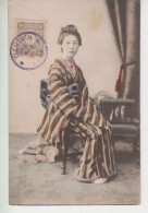 Chine / China Cachet Tientsin I.J.P.A. 1905 Avec Timbre Japon Sur CPA Précurseur Geisha Assise (?) - Lettres & Documents