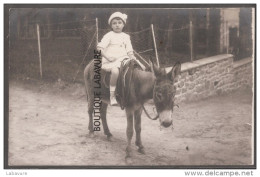 CARTE PHOTO --Petite Fille Sur Un ANE - Anes