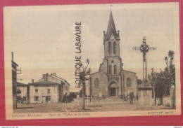 43 - LOUDES--Place De L'Eglise Et La Croix - Loudes