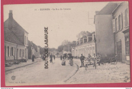 62 - GUINES----la Rue Du Calvaire---animé - Guines