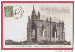 85 - LES HERBIERS--Chapelle Situee Au Sommet Du Mont Des Alouettes--cpsm Pf - Les Herbiers