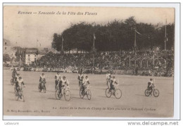 35____RENNES...SOUVENIR DE LA FETE DES FLEURS....aspect De La Butte Du Champs De Mars Pendant Le Velousel Cycliste - Rennes