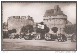35----SAINT MALO---Le Donjon Et La Tour Du Chateau--voitures-traction-citroen-peugeot - Saint Malo