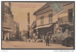 42----LA PACAUDIERE--Rue De Groset--Coin De La Place Du Marché--commerces-carte Toilée Colorisée-animé - La Pacaudiere