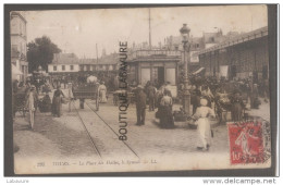 37 - TOURS --La Place Des Halles Le Samedi-----animé - Tours