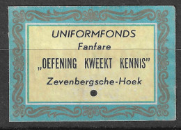 NETHERLANDS Matchbox Label UNIFORMFONDS FANFARE "OEFENING KWEEKT KENNIS" ZEVENBERGSCHE-HOEK    5  X 3.5  Cm  - Zündholzschachteletiketten