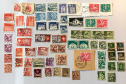 LOT DE 64 TIMBRES OBLITERES SUISSE TOUS DIFFERENTS OU EN PAIRES - Collections