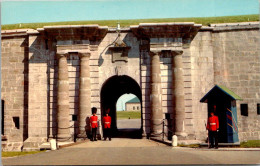 Canada Quebec Citadelle Sentry Post Of The Royal 22e Regiment At Dalhousie Gate - Québec - La Citadelle
