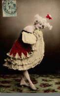 CPA Femme En Costume De Danse Ou Autre - Danse