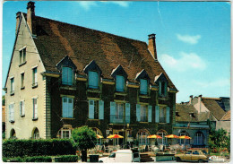 Orgelet - Hôtel De La Valouse - Voitures Renault 4L Fourgonnette Simca 1100 - Orgelet