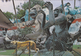 Delcampe - CPA - A SCENE FROM TIGER BALM GARDEN SHOWING BIZARRE STATUES OF MONKEYS - SINGAPORE - Singapur