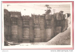 01____BARRAGE USINE GENISSIAT(AOUT 1947) VUE AMONT MONTRANT LES TOURS DE PRISES D'EAU - Génissiat