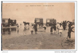 59 -- MALO LES BAINS.....Au Bord De La Mer ,cabines De Plage--animé - Malo Les Bains