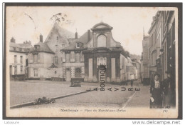 59----MAUBEUGE-Place Du Marché Aux Herbes--animé---Visuel Moins Courant - Maubeuge