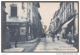 38--LA COTE SAINT ANDRE--Rue De La République-commerces-animé - La Côte-Saint-André