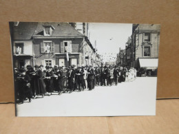 HENRICHEMONT (18) Carte Photo Fete Cortège Place Henri IV Belle Animation - Henrichemont