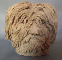 Œuvre D'Art - Sculpture De Tête De Chien Genre Puli, En Terre Cuite Non Peint , Non Signée, à Poser Ou Applique - Autres & Non Classés