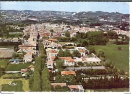 13 - EYGUIERES - Vue Générale Aérienne - Dans Le Fond, La Chaîne Des Alpilles - Semi-Moderne - Gd Format - Eyguieres