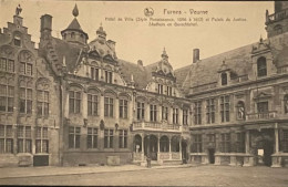 Veurne Het Oude Stadshuis En Het Oude Gerechtshof - Veurne