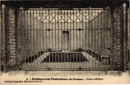 CPA Fresnes Etablissements Penitentiaires Preau Cellulaire (1349098) - Fresnes