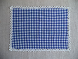 Napperon Rectangle Coton Vichy Bleu Liseré Ruban Coton Relié Dentelé. - Tafelkleden