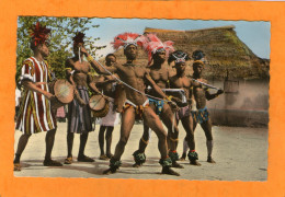 GROUPE DE  DANSEURS AFRICAINS   - AFRIQUE EN COULEURS - - Africa