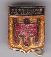 Broche En Laiton émaillé - Augis - Auvergne - Pas Un Pin's - Ecusson - Armoiries - Blasons - Héraldique - Ville - Obj. 'Herinnering Van'