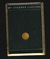 76806-Pin's.Golf.Parfum.Trophée Lancome. - Golf