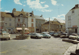 AUMONT-AUBRAC (Lozère): La Place (parking Véhicules) - Aumont Aubrac