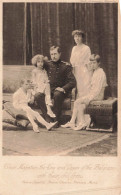 FAMILLE ROYALE - Their Majesties The King And The Queen Of The Belgians With Their Children - Carte Postale  Ancienne - Royal Families