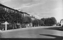 Saint Palais -  Place De La Mairie Et Les Allees  - CPSM°J - Saint Palais