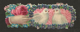 Découpis Gaufrée Colombe Entourées De Fleurs Année 1900 - Fleurs