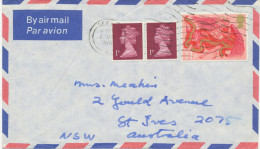 GB 1976 Machin 1 P 2B (2x, One Stamp Faults) And Christmas 11 P On Air Mail Cover From“DERBY“ To „ST. IVES, New South Wa - Covers & Documents