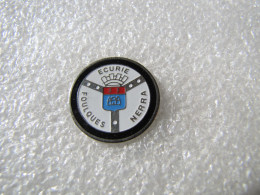 PIN'S      ECURIE  FOULQUES  NERRA - Rallye