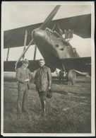 DEUTSCHES REICH 1925 (ca.) Großes Orig. S/w.-Foto: Gr. Doppeldecker (Fokker ?) Mit Pilot Paul Liebig (links Kl. Riß) Rs. - Flugzeuge