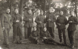 MILITARIA - Régiments - Des Soldats Dans La Forêt - Ca Ne Durera Pas Toujours - Carte Postale Ancienne - Regimenten