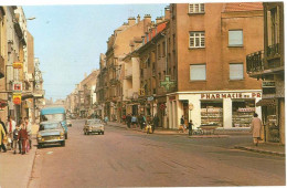 57 - HAGONDANGE - La Rue De La Gare  (commerces, Pharmacie... Automobiles ...) - Hagondange