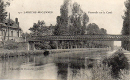 LAROCHE MIGENNES, PASSERELLE SUR LE CANAL, PENICHE AU LOIN REF 10801 SGD - Laroche Saint Cydroine