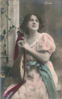 PHOTOGRAPHIE - Femme - Portrait - Colorisé - Carte Postale Ancienne - Fotografie