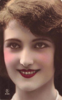 PHOTOGRAPHIE - Femme - Portrait - Colorisé - Carte Postale Ancienne - Fotografie