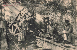 MILITARIA - Régiments - Des Soldats Assis Sur Un Canon - Carte Postale Ancienne - Régiments