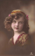 PHOTOGRAPHIE - Petite Fille - Portrait - Colorisé - Carte Postale Ancienne - Fotografie