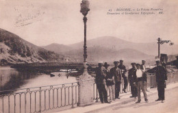 64 BÉHOBIE Le Poste Frontière. Douaniers Et Gendarmes Espagnols - Béhobie