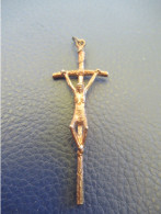 Petit Crucifix Stylisé / Pour Chaînette /Bronze / Très Original / Fabricant ? / Vers 1950 -1970      BIJ174 - Andere & Zonder Classificatie