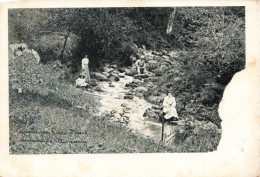 PHOTOGRAPHIE -  Quatre Personnes Au Bord D'un Petit Cour D"eau - Carte Postale Ancienne - Fotografie