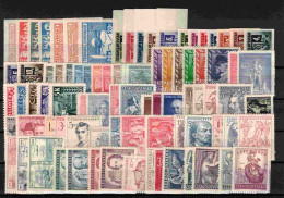 * Tchécoslovaquie 1945-1949, Lot Avec Timbres Neufs Avec Charniere Ou Trace De Charniere Propre, - Collections, Lots & Series