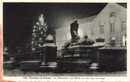BELGIQUE - Nassogne En Ardenne - Le Monument Aux Morts La Nuit Sous La Neige - Carte Postale Ancienne - Nassogne
