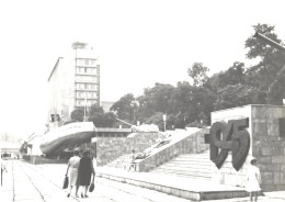 Russia:Vladivostok, Memorial With Tank And Ship, Pre 1988 - Asie