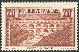 ** Pont Du Gard. Papier Blanc. No 262A, Très Frais. - TB - Altri & Non Classificati