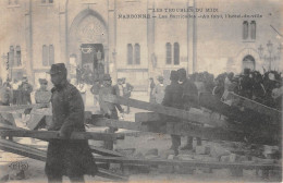 CPA 11 NARBONNE / LES TROUBLES DU MIDI / LES BARRICADES - Sonstige & Ohne Zuordnung